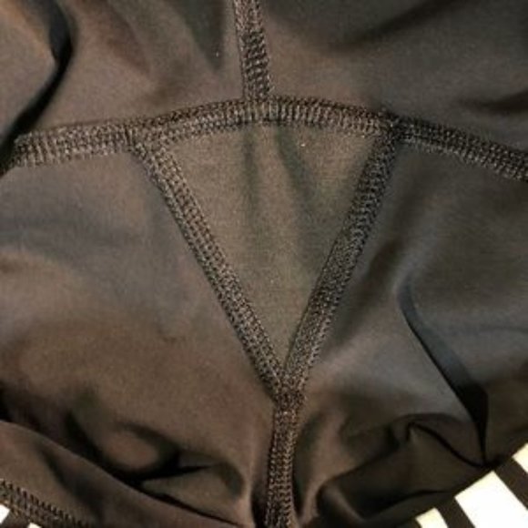 Lululemon A Go Go Crop in Mod Dot Print - Picture 7 of 8